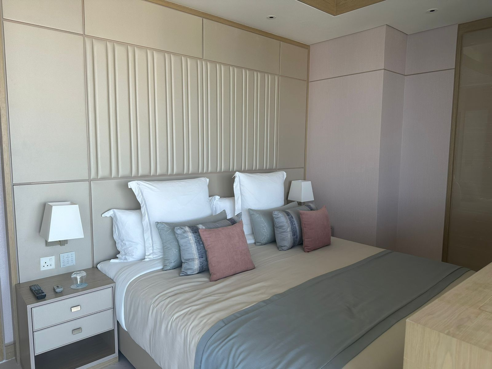 FIVE LUXE