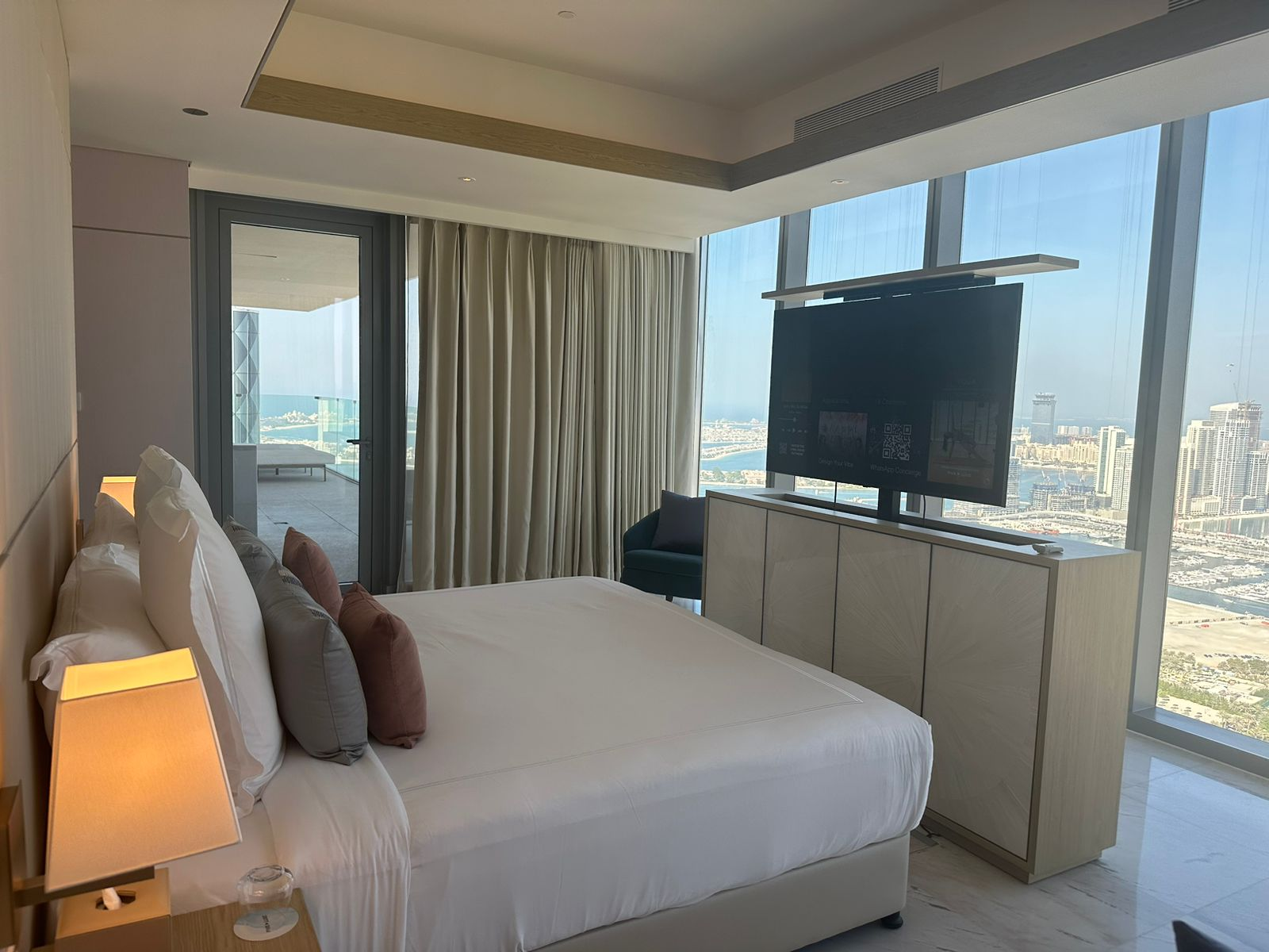 FIVE LUXE